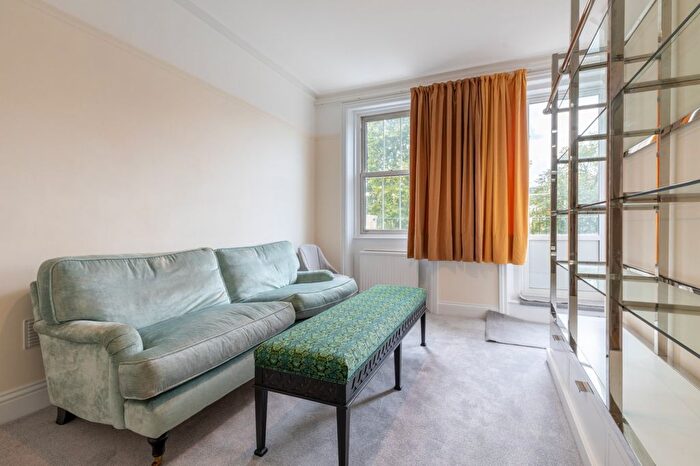 3 Bedroom Flat To Rent In Earls Court Road, Kensington And Chelsea, London, SW5