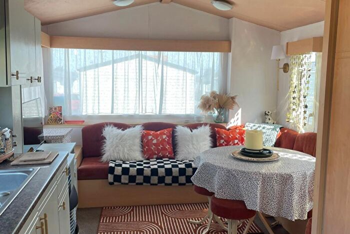 2 Bedroom Caravan For Sale In Two Bed Willerby Magnum, Harts Holiday Park, Leysdown Road, Isle Of Sheppey, Kent, ME12