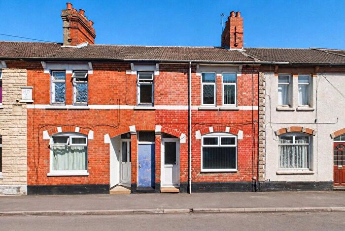 3 Bedroom Terraced House For Sale In Edgell Street, Kettering, Northamptonshire, NN16