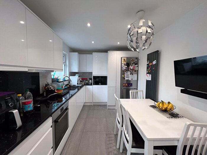 3 Bedroom Property For Sale In Gloucester Grove, Edgware, HA8