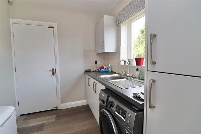 4 Bedroom Detached House For Sale In Mile End Park, Pocklington, York, YO42