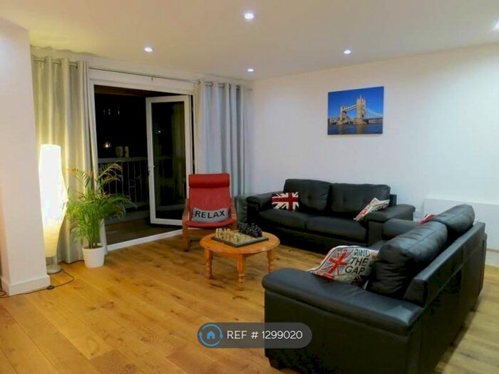 3 Bedroom Flat To Rent In Maltby Street, London SE1