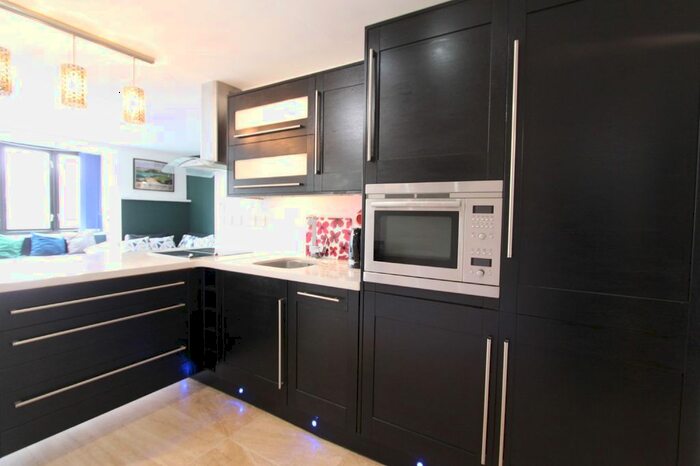 2 Bedroom Flat To Rent In Quay Road, Barbican, Plymouth, PL1