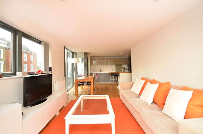 2 Bedroom Flat To Rent In Packington Street, Islington, London, N1