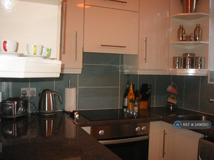 2 Bedroom Flat To Rent In Furze Platt Road, Maidenhead, SL6