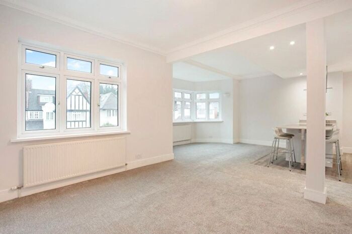 2 Bedroom Flat To Rent In West Heath Drive, Golders Green, NW11