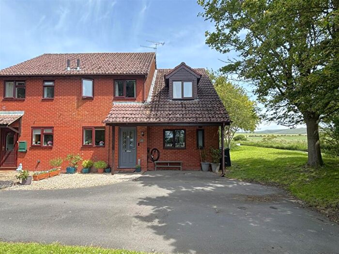 4 Bedroom Semi-Detached House For Sale In Chandlers Close, All Cannings, SN10