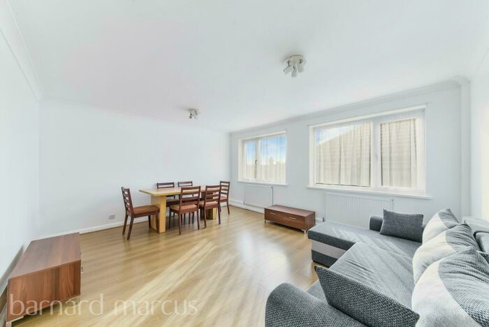 2 Bedroom Flat To Rent In Lordship Lane, Wood Green, N22