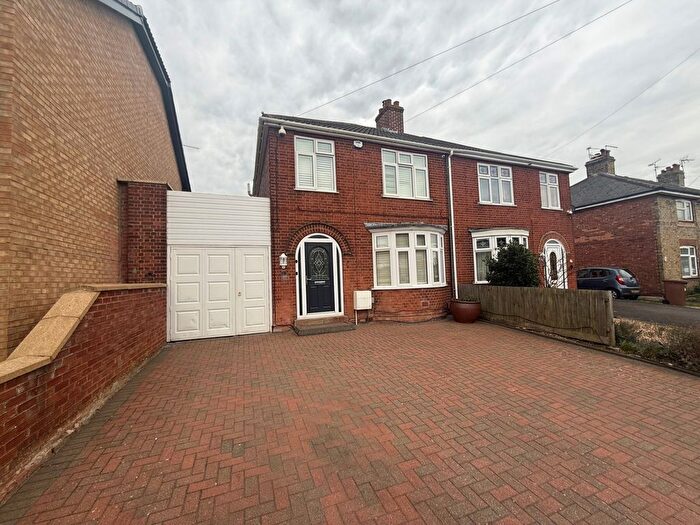 3 Bedroom Semi Detached House For Sale In South Street, Stanground, Peterborough, PE2