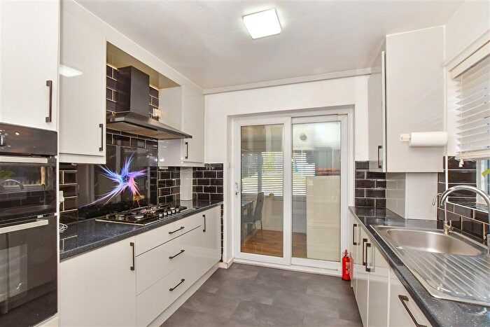 3 Bedroom Semi-Detached House For Sale In Bybrook Road, Kennington, Kent, TN24
