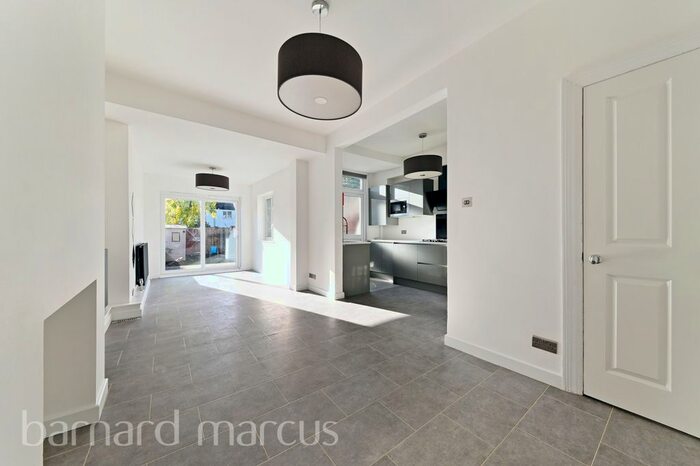 4 Bedroom Property To Rent In Kings Avenue, New Malden, KT3