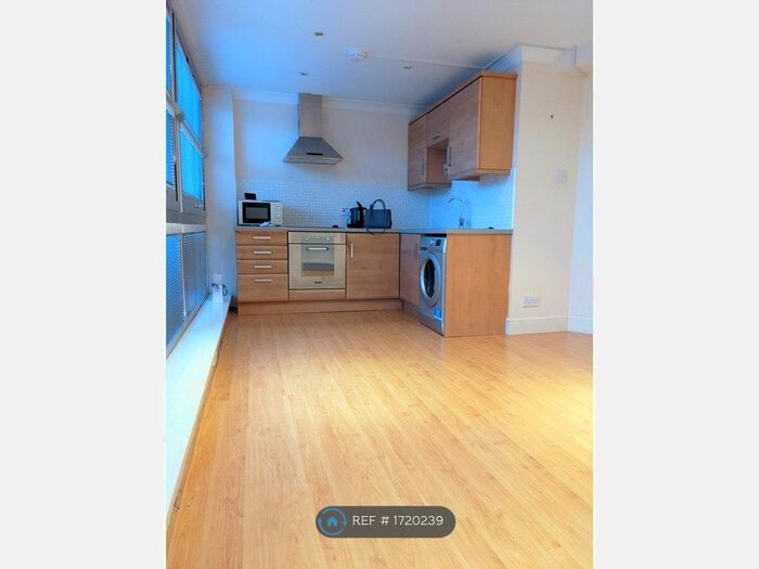 2 Bedroom Maisonette To Rent In Barnton Street, Stirling, FK8