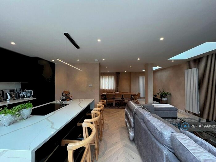 2 Bedroom Terraced House To Rent In Swallow Gardens, Hatfield, AL10