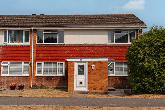 3 Bedroom Flat For Sale In Moat Court, Ashtead, KT21