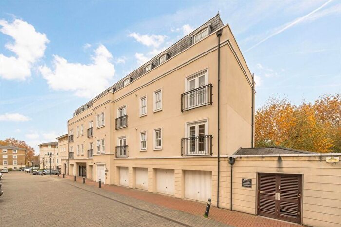 3 Bedroom Flat For Sale In Northpoint Square, Camden Town, NW1