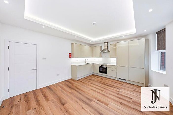 3 Bedroom Flat To Rent In Grand Parade, Green Lanes, Haringey, N4