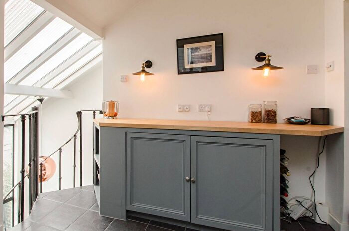 2 Bedroom Flat To Rent In Cheshire Street, Brick Lane, London, E2