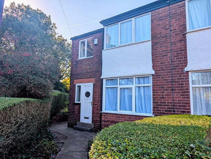 3 Bedroom Terraced House To Rent In Kelso Gardens, Woodhouse, Leeds, LS2