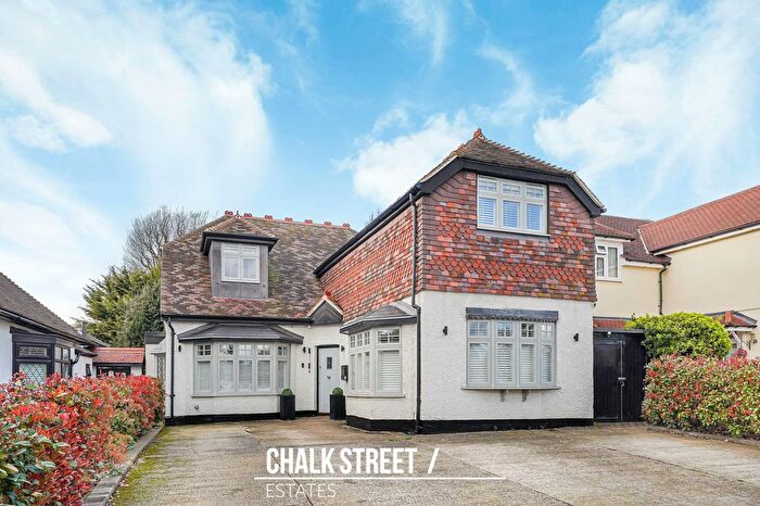4 Bedroom Detached House For Sale In Ardleigh Green Road, Hornchurch, RM11