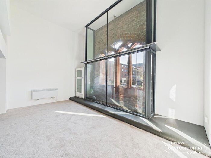 1 Bedroom Duplex For Sale In The Collegiate, Shaw Street, L6