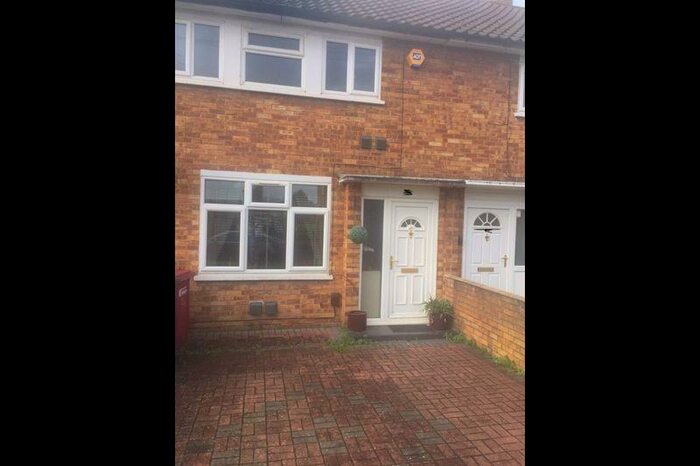 3 Bedroom Terraced House To Rent In Romsey Close, Slough, SL3