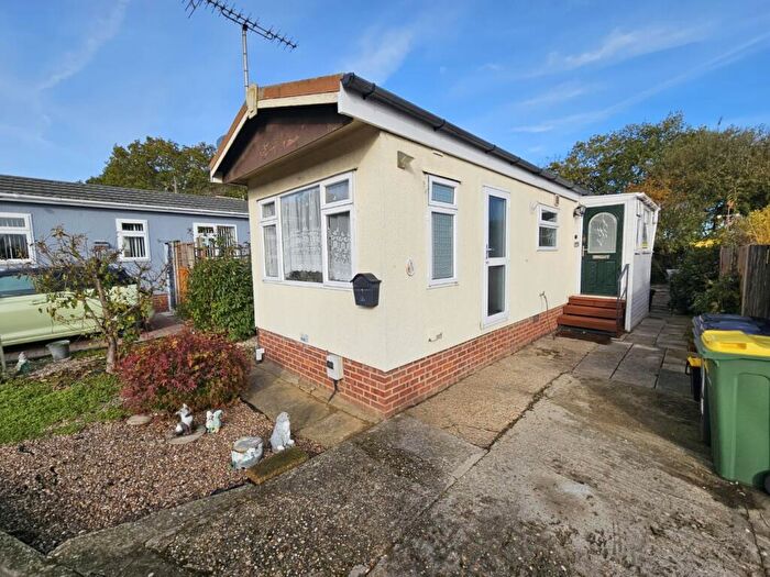 1 Bedroom Mobile Home For Sale In Hockley Park, Lower Road, Hockley, Essex, SS5