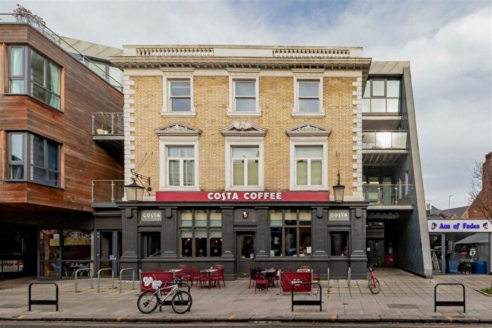 3 Bedroom Flat To Rent In High Road, Willesden Green, NW10