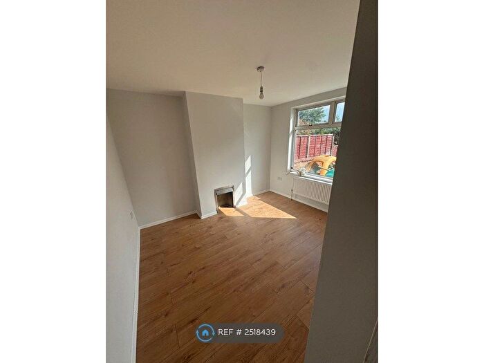 3 Bedroom Terraced House To Rent In Beech Avenue, Northampton, NN3