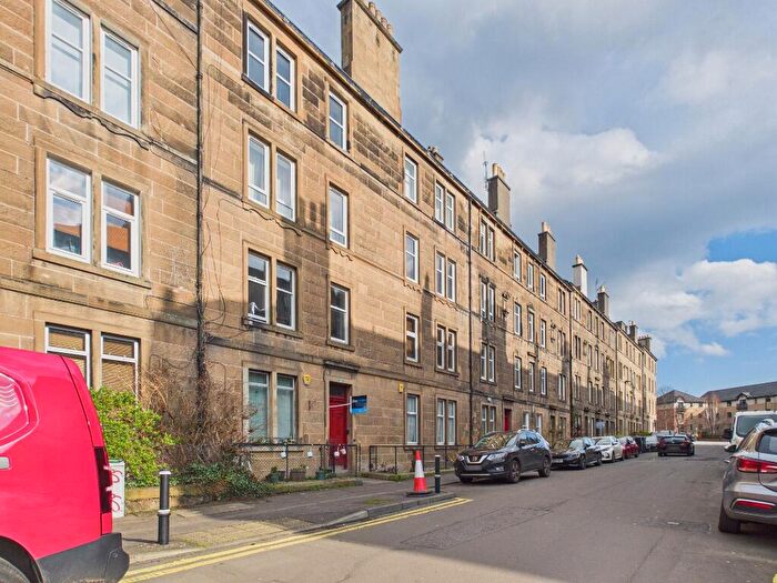 5 Bedroom Flat To Rent In Roseburn Place, Roseburn, Edinburgh, EH12