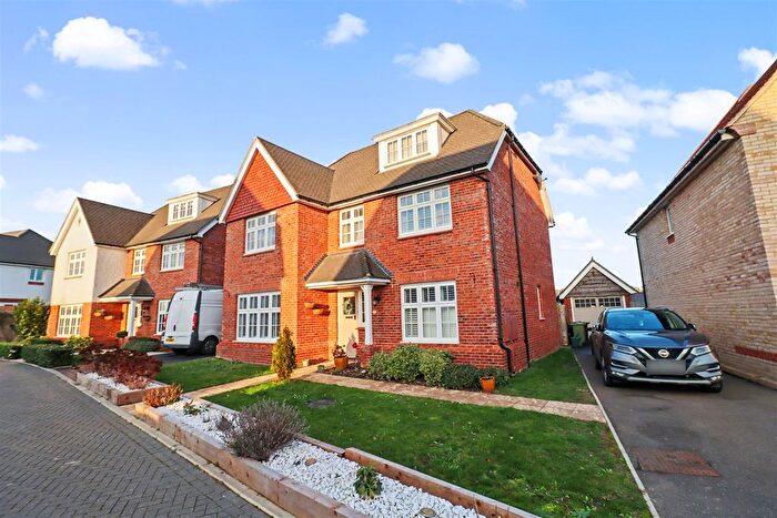 5 Bedroom Detached House For Sale In Home Field Drive, Braintree, CM7