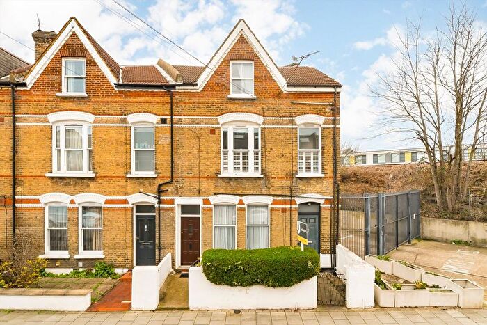 1 Bedroom Flat For Sale In Boundaries Road, Balham, SW12