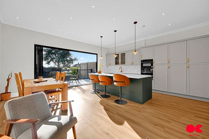 3 Bedroom Detached House To Rent In Princes Road, Romford, RM1