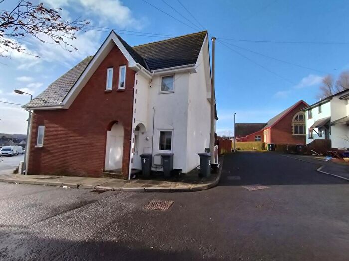 2 Bedroom Flat To Rent In St. Oswalds Close, Sebastopol, Pontypool, NP4
