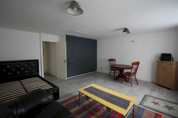 1 Bedroom Studio To Rent In Hermon Grove, Hayes, UB3