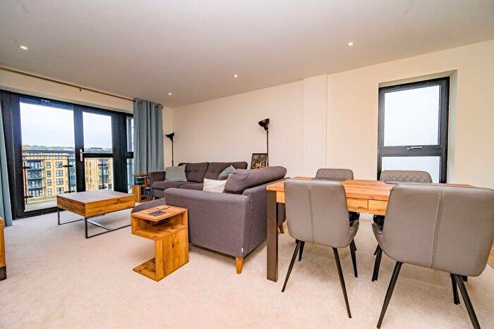 2 Bedroom Flat For Sale In Bessemer Road, Welwyn Garden City, AL7
