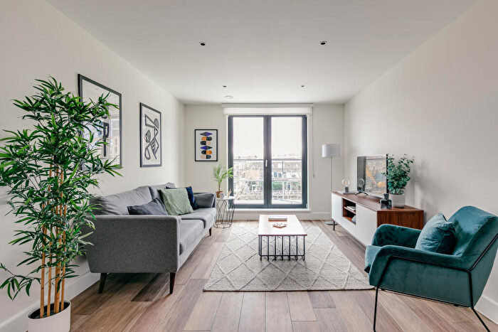 2 Bedroom Apartment To Rent In Collier Point, London, SE8
