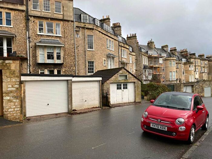 Apartment To Rent In Garage, Cavendish Road, Bath, BA1