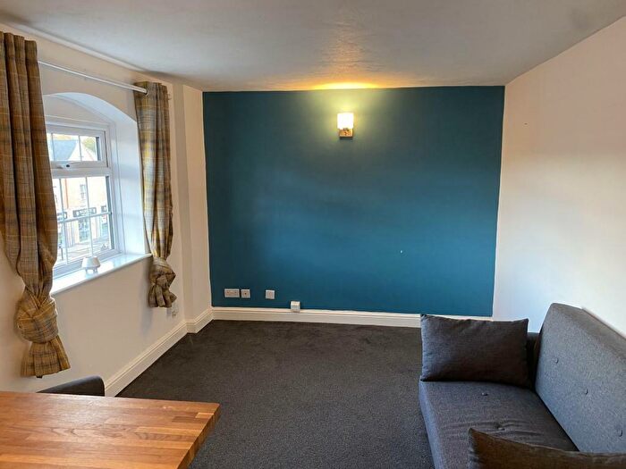 2 Bedroom Apartment To Rent In Flat Hampton Court, Market Harborough, LE16