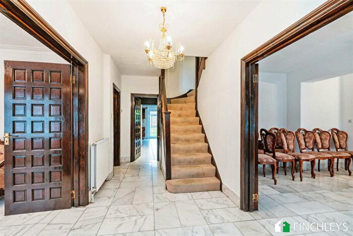 5 Bedroom Detached House For Sale In Chase Side, Southgate, N14