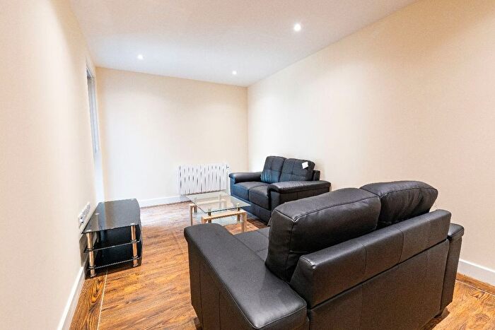 3 Bedroom Flat To Rent In Long Line, Sheffield, S17