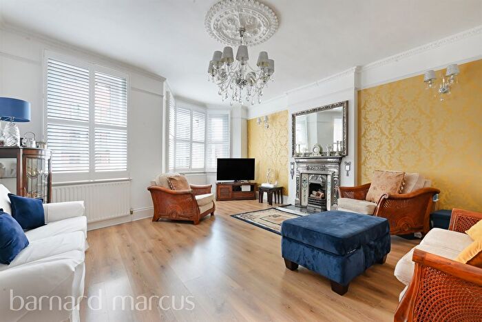 4 Bedroom Maisonette For Sale In Tooting High Street, London, SW17