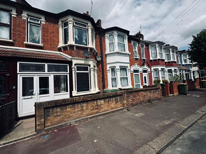 6 Bedroom Terraced House To Rent In Kensington Avenue, London, E12