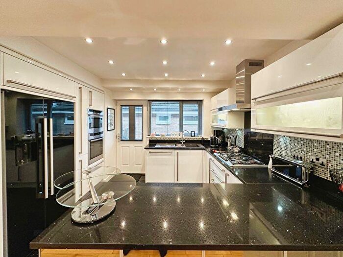 3 Bedroom Bungalow For Sale In Fulwood Close, Bury, BL8