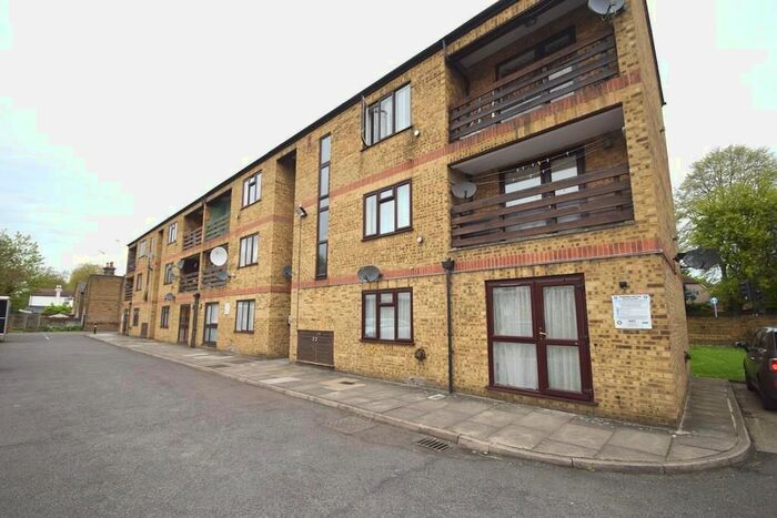 1 Bedroom Flat To Rent In William Court, Hows Road, Uxbridge, UB8