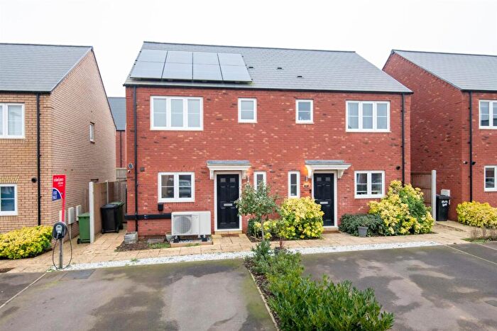 3 Bedroom Semi-Detached House For Sale In Fotheringhay Road, Wellingborough, NN8