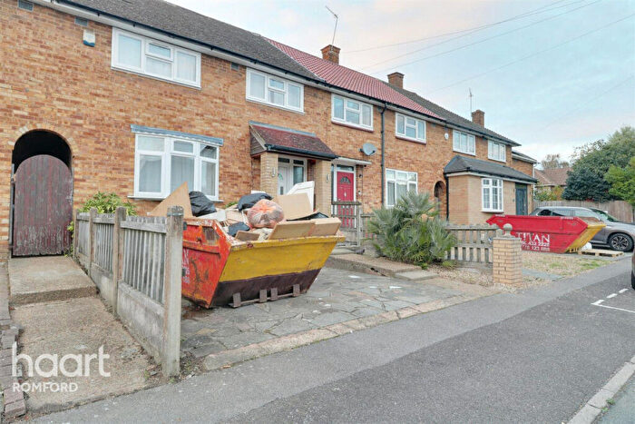 3 Bedroom Terraced House To Rent In Montgomery Crescent, Romford, RM3