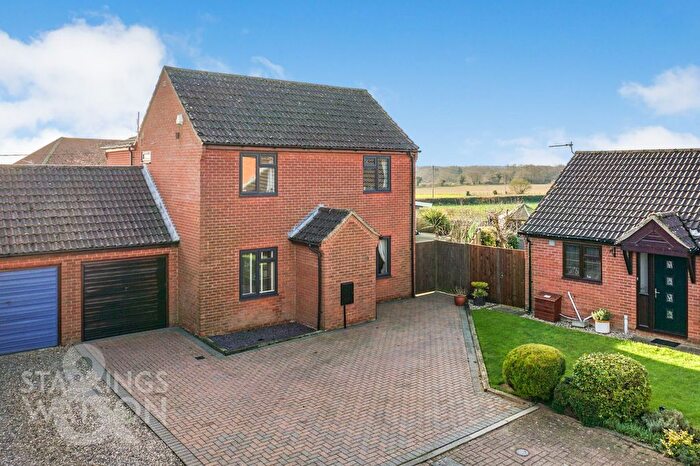 4 Bedroom Link Detached House For Sale In Highfield Close, Foulsham, Dereham, NR20