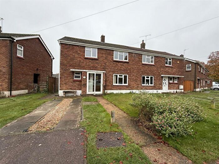 3 Bedroom Semi-Detached House To Rent In Spinney Crescent, Dunstable, LU6