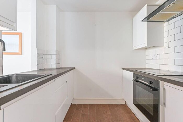 2 Bedroom Flat For Sale In Millenium Harbour, Isle Of Dogs, London, E14