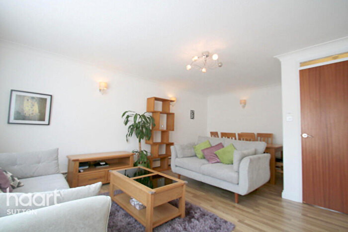 2 Bedroom Flat To Rent In Homefield Park, Sutton, SM1